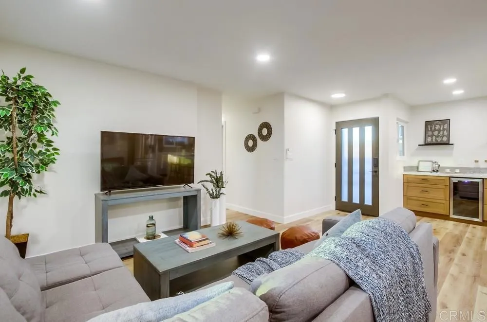 https://cdn.realtyfeed.com/cdn/127/306532549/7bb8061f72be5a8b0826d8f6f6c69f2b.webp