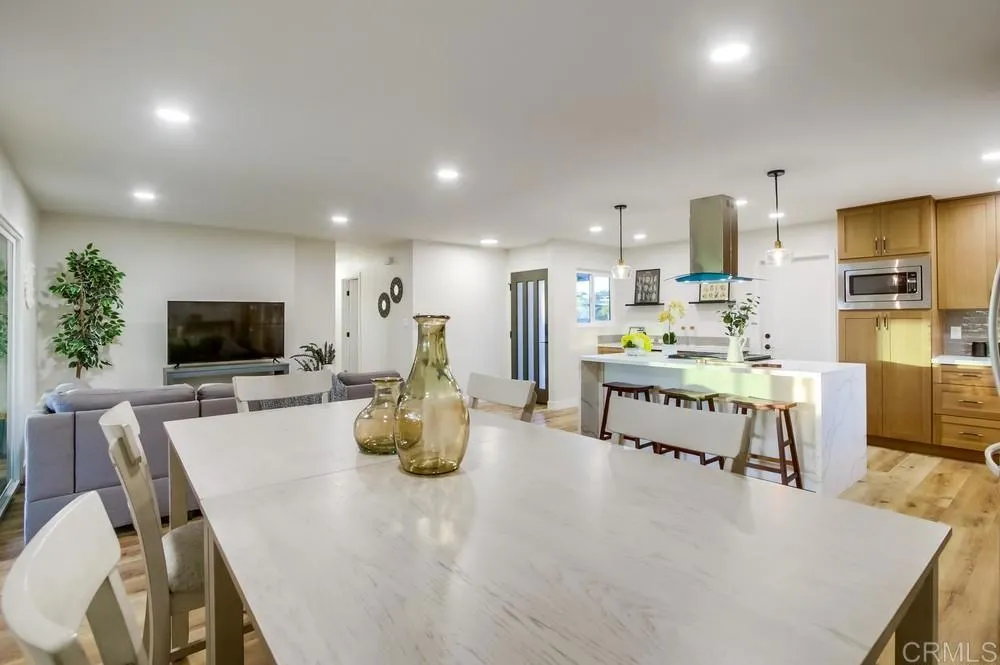 https://cdn.realtyfeed.com/cdn/127/306532549/9ef7946817f04d28031e52c392c20026.webp