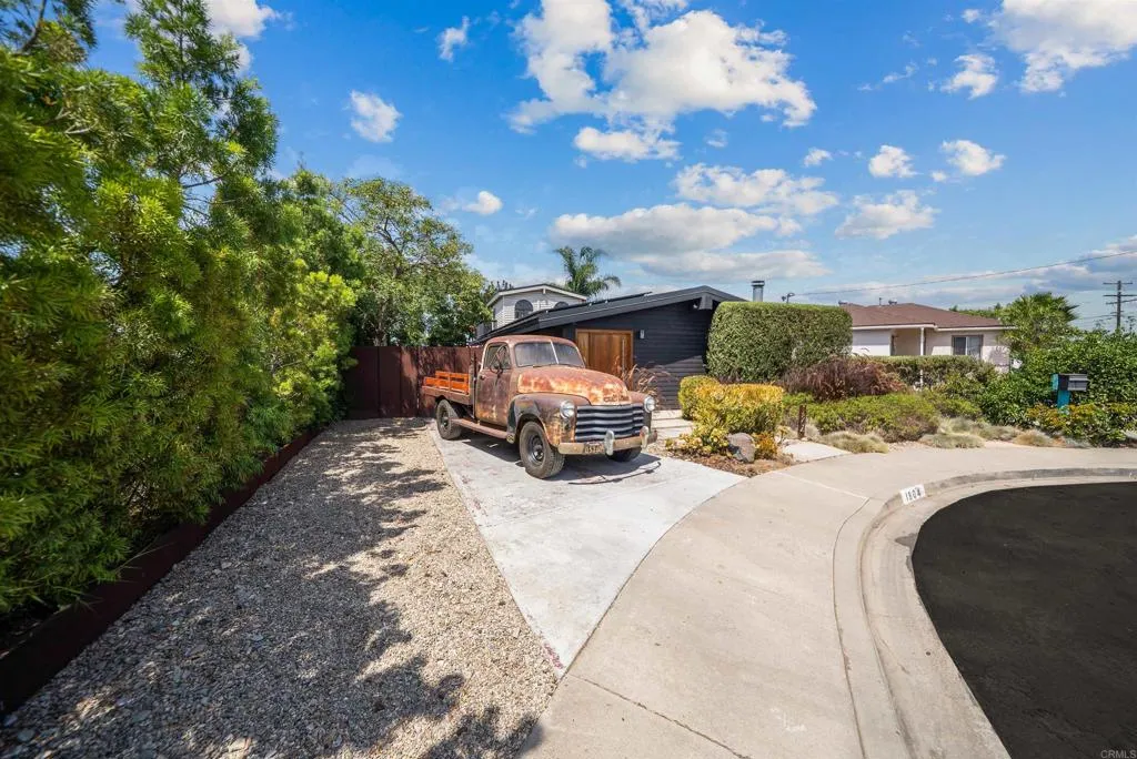 https://cdn.realtyfeed.com/cdn/127/306532551/1f7f3444fb06c8ee0eecdddb6b0099aa.webp