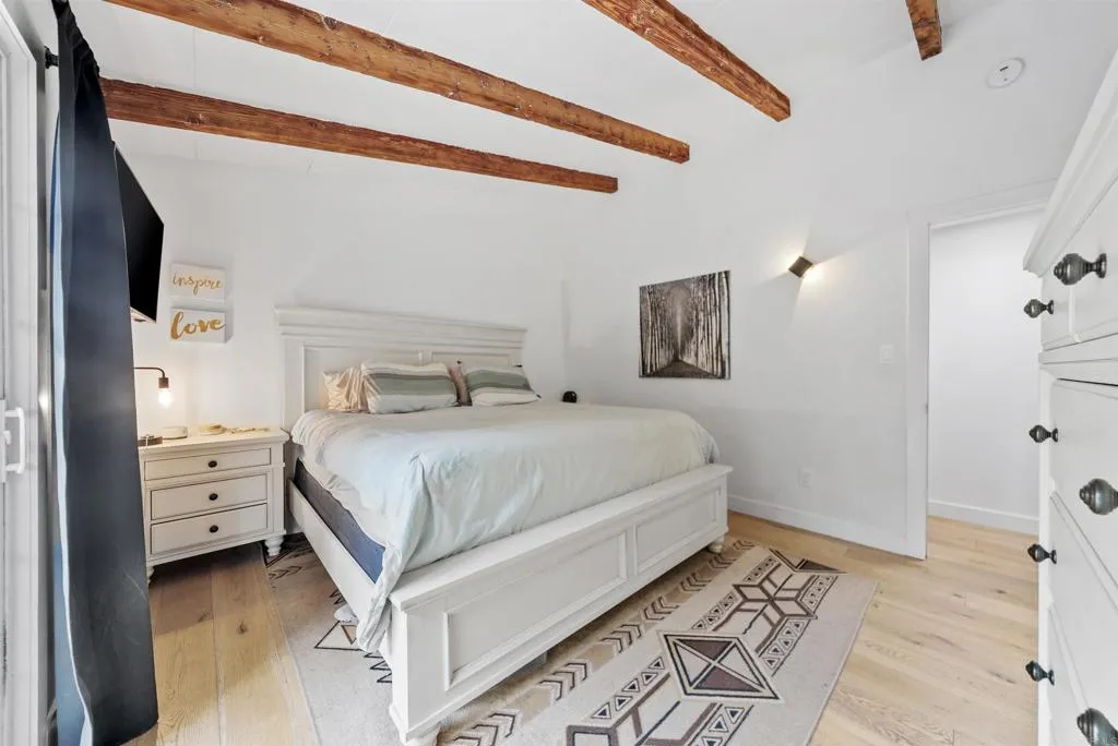 https://cdn.realtyfeed.com/cdn/127/306532551/d98da93ec8be241bfd6918eefe20ab04.webp