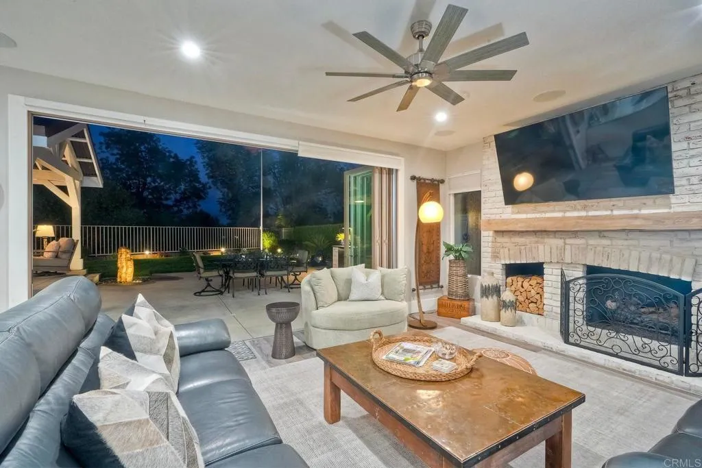 https://cdn.realtyfeed.com/cdn/127/306532578/2f37e7c16175e76059d7d3d33428489c.webp