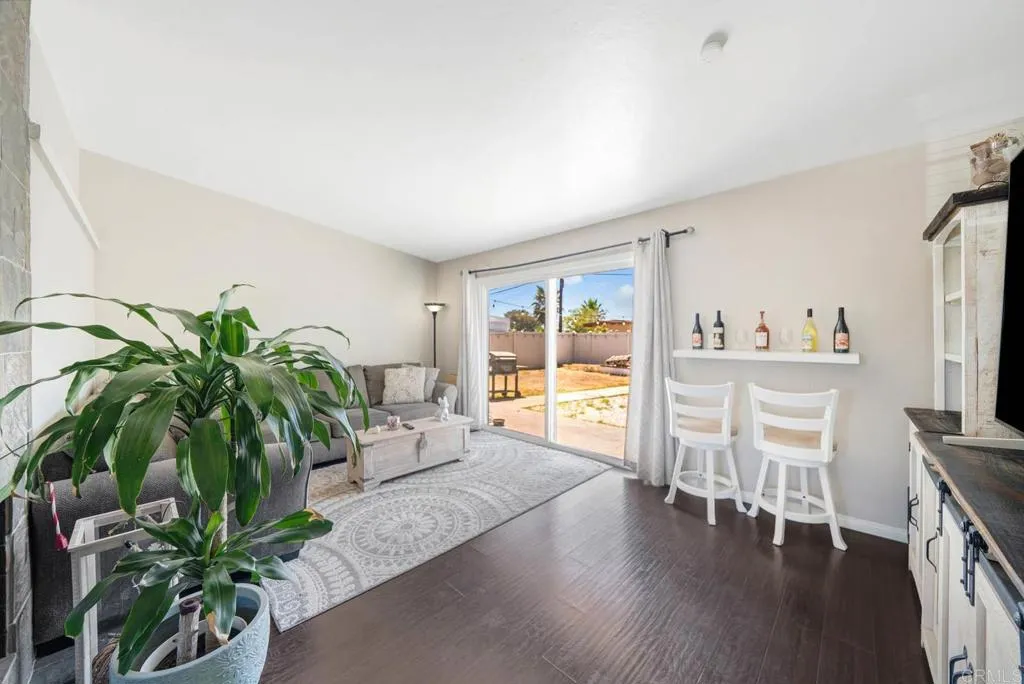 https://cdn.realtyfeed.com/cdn/127/306532615/48293f0a22f7390bc2b7d7d65dc94a0d.webp