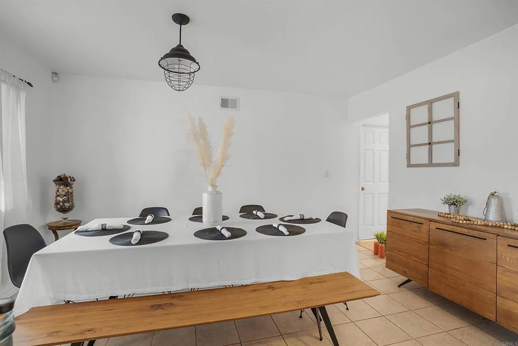 https://cdn.realtyfeed.com/cdn/127/306532675/59b76ac70bbca5059af6b0011d1bad47.webp