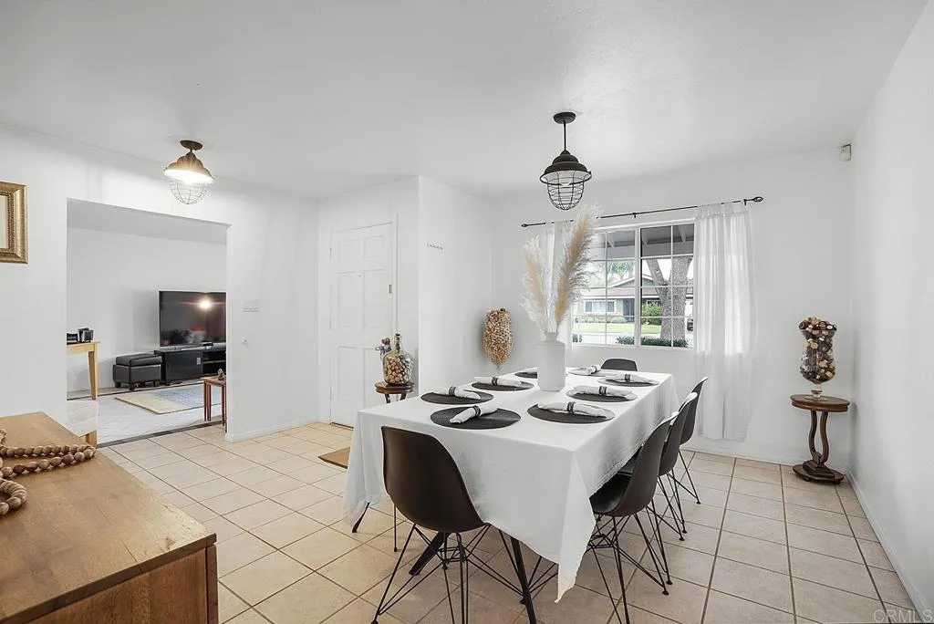 https://cdn.realtyfeed.com/cdn/127/306532675/8d980d6754f8a493c3164775dead0a33.webp