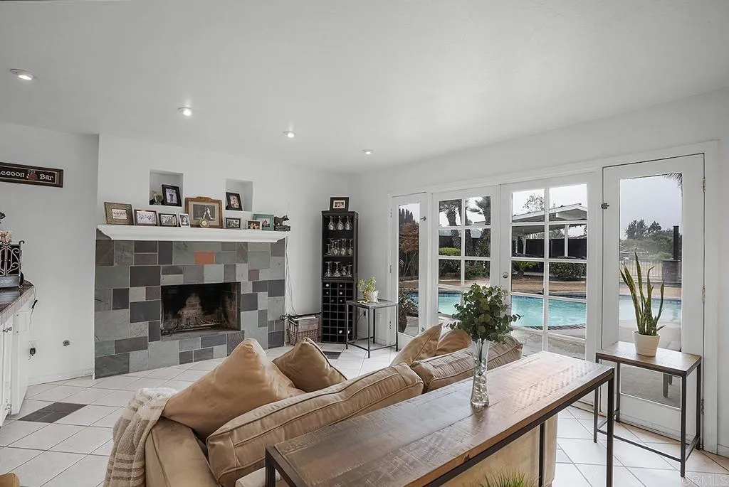https://cdn.realtyfeed.com/cdn/127/306532675/bf5100d5df58b6ac1dcc5c97d29e01ad.webp