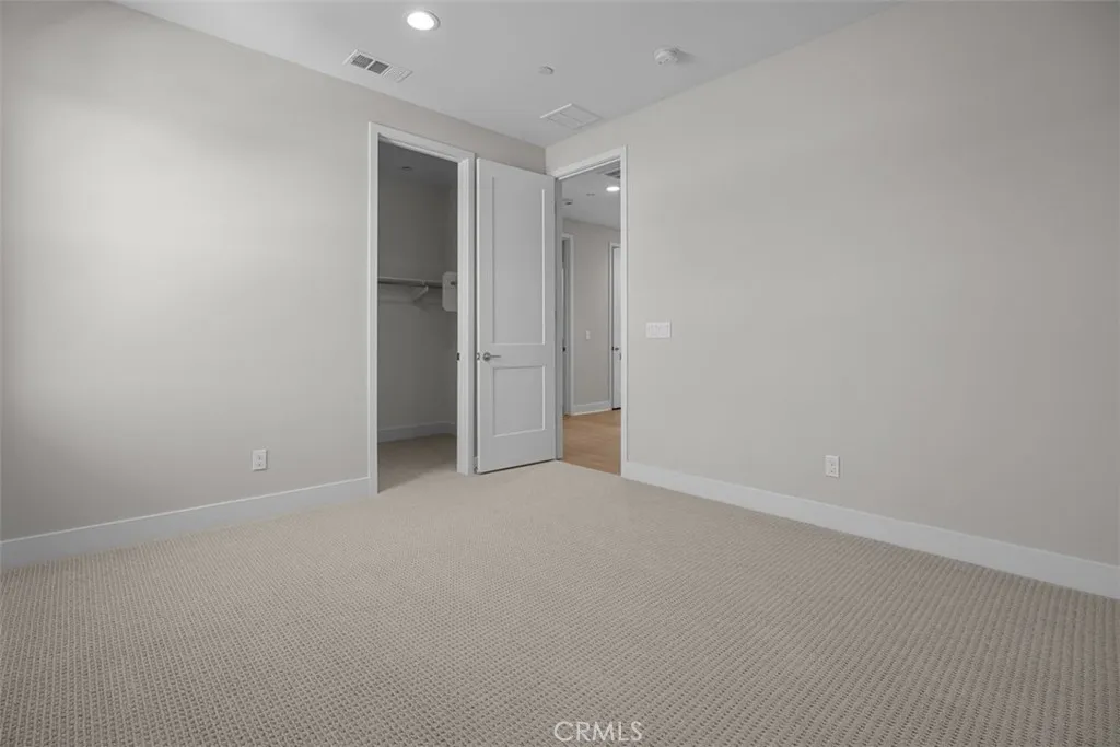 https://cdn.realtyfeed.com/cdn/127/306532750/acc43c872c9d6917ba52fab97c21c0b6.webp