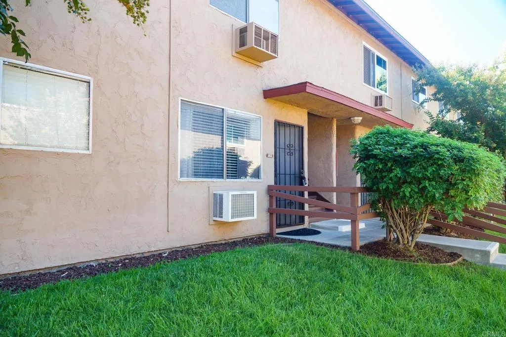 Lakeside, CA 92040