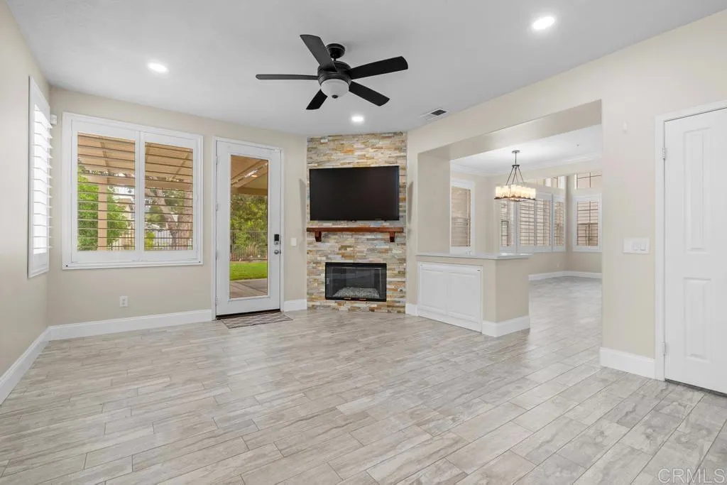 https://cdn.realtyfeed.com/cdn/127/306532803/8c4afa2e2c1f92d087fb56b2558d6c76.webp