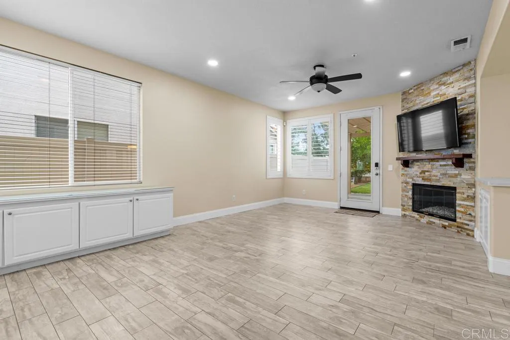 https://cdn.realtyfeed.com/cdn/127/306532803/cacd2b4230d242015baaede948fd2714.webp