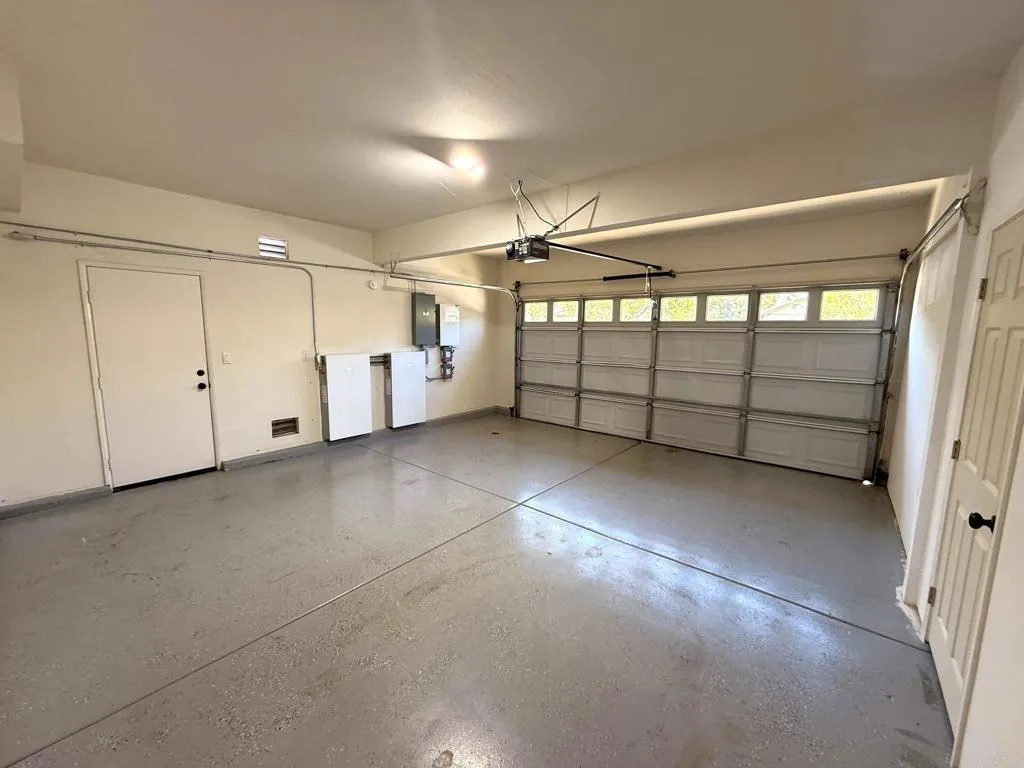 https://cdn.realtyfeed.com/cdn/127/306532886/37ac1d8d61ceeeda4a31661d44f1510f.webp
