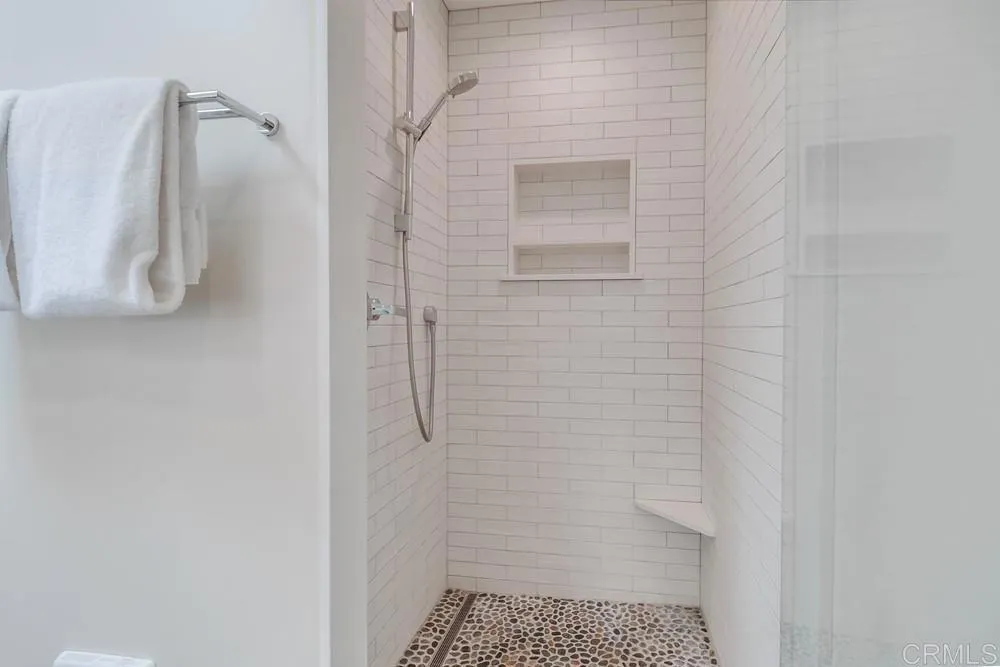 https://cdn.realtyfeed.com/cdn/127/306533007/e8f8aa5476b4c6c6686f0fe55e494819.webp