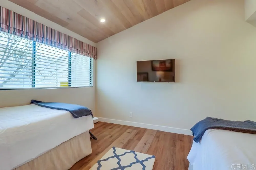 https://cdn.realtyfeed.com/cdn/127/306533007/eb1d206f09bfaff1469e82d1b989b2ed.webp
