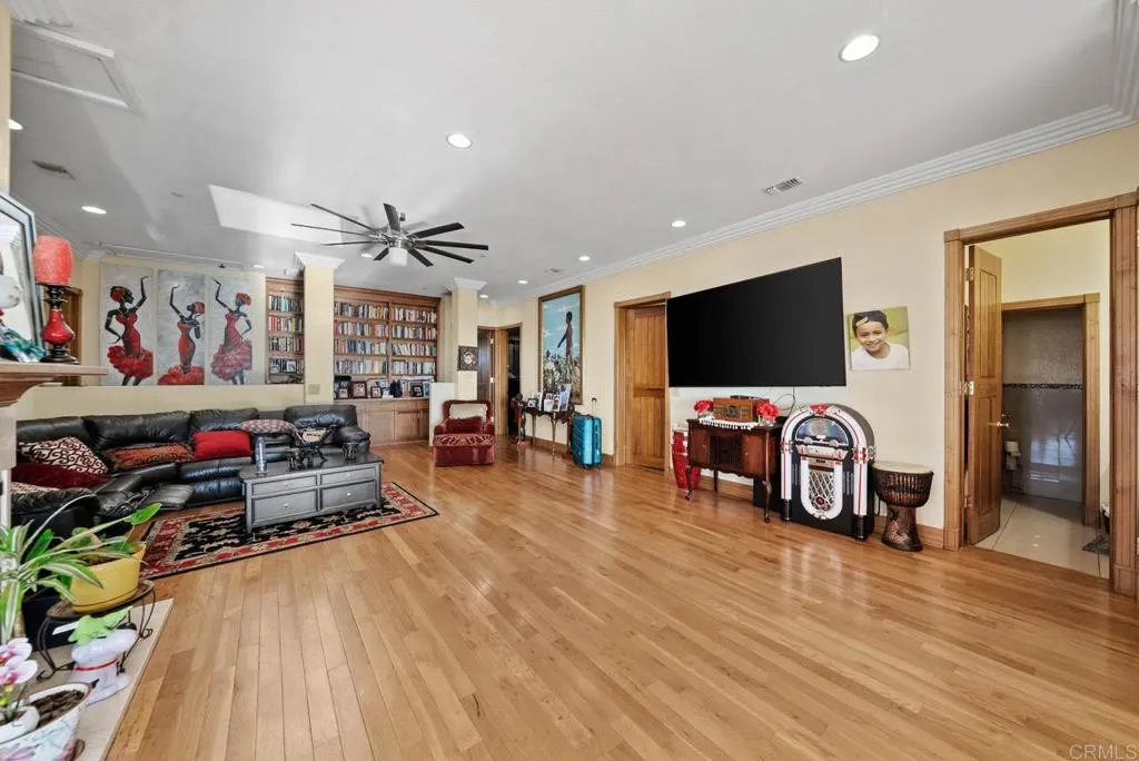 https://cdn.realtyfeed.com/cdn/127/306533044/c86a751e5a7a6501e66b5950410ea6af.webp