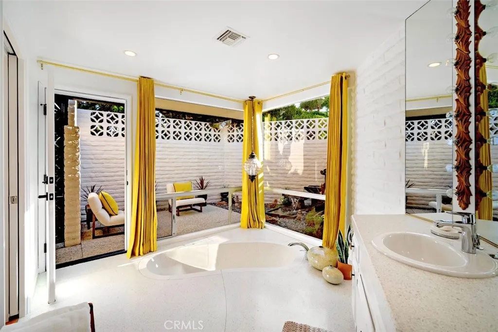 https://cdn.realtyfeed.com/cdn/127/306533061/8f23b9265f41b1b557fbfe1fa58aaf4c.webp