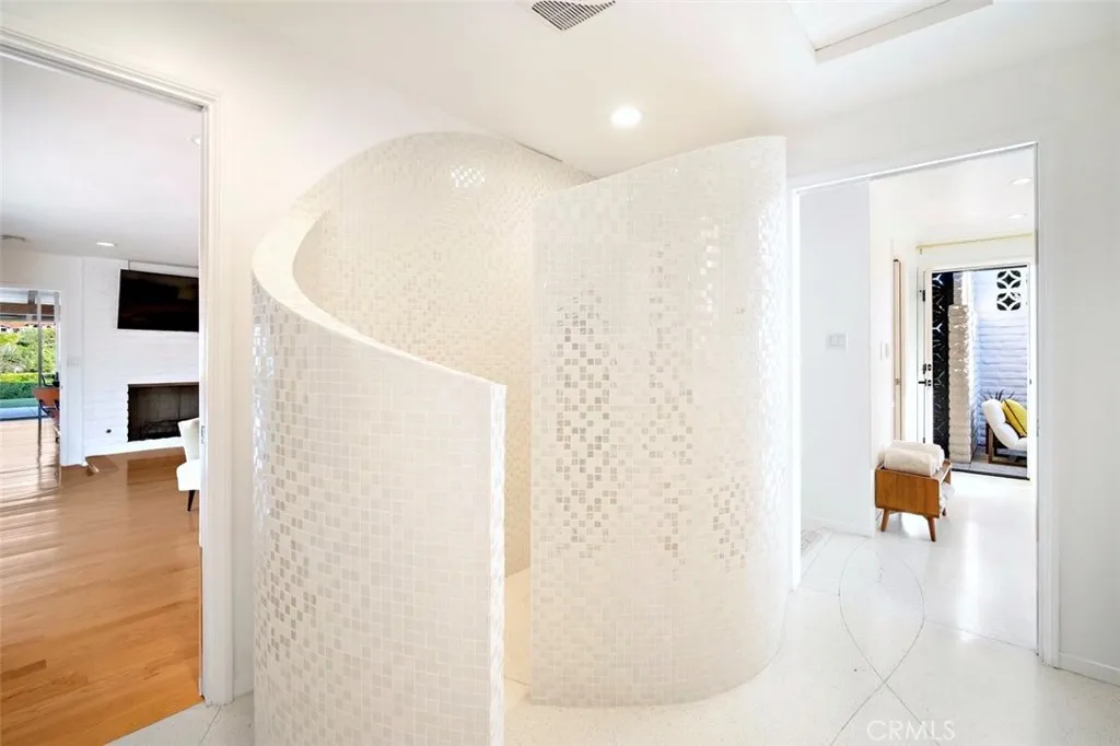 https://cdn.realtyfeed.com/cdn/127/306533061/e45aea8ca11248d55e8e00d2b992d270.webp