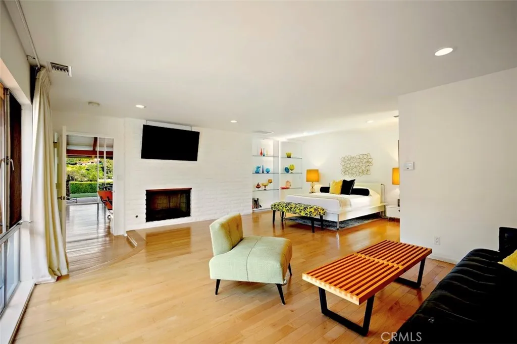 https://cdn.realtyfeed.com/cdn/127/306533061/ea8b476588ca1e4a72a465d6a53f09c0.webp