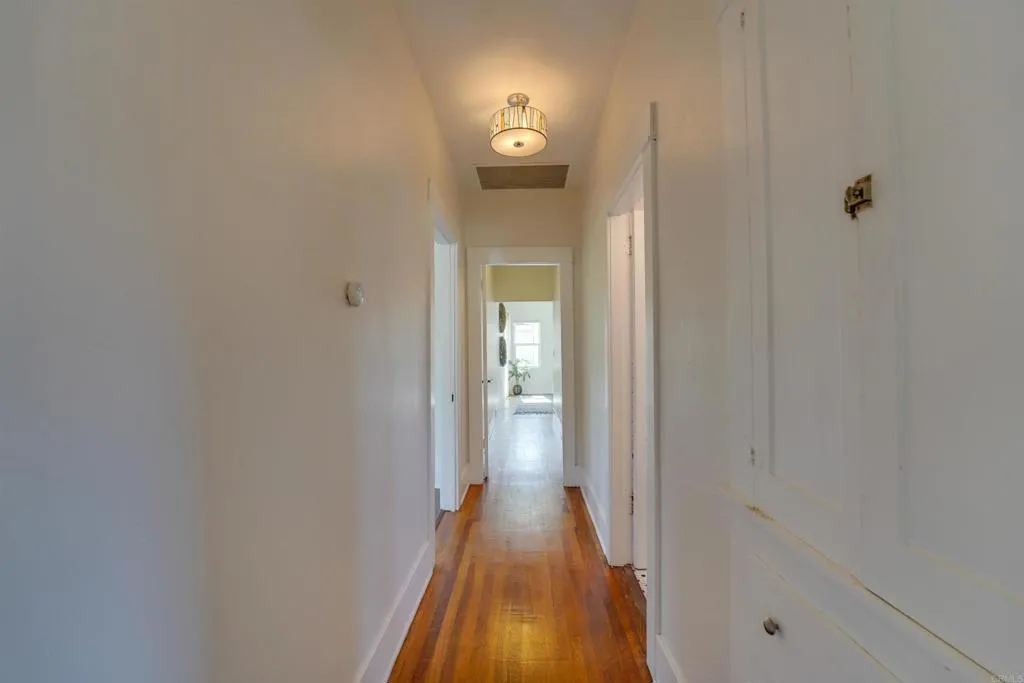 https://cdn.realtyfeed.com/cdn/127/306533071/cfb2f2959fd9466db12df4920eccc40b.webp