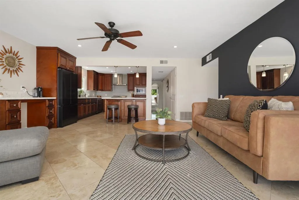 https://cdn.realtyfeed.com/cdn/127/306533104/355f135f7e2d7c7c30ca4fa27a156ceb.webp