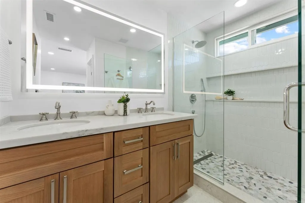 https://cdn.realtyfeed.com/cdn/127/306533757/5ba65153fbb65a77a7ad1c1c16e2bcfe.webp