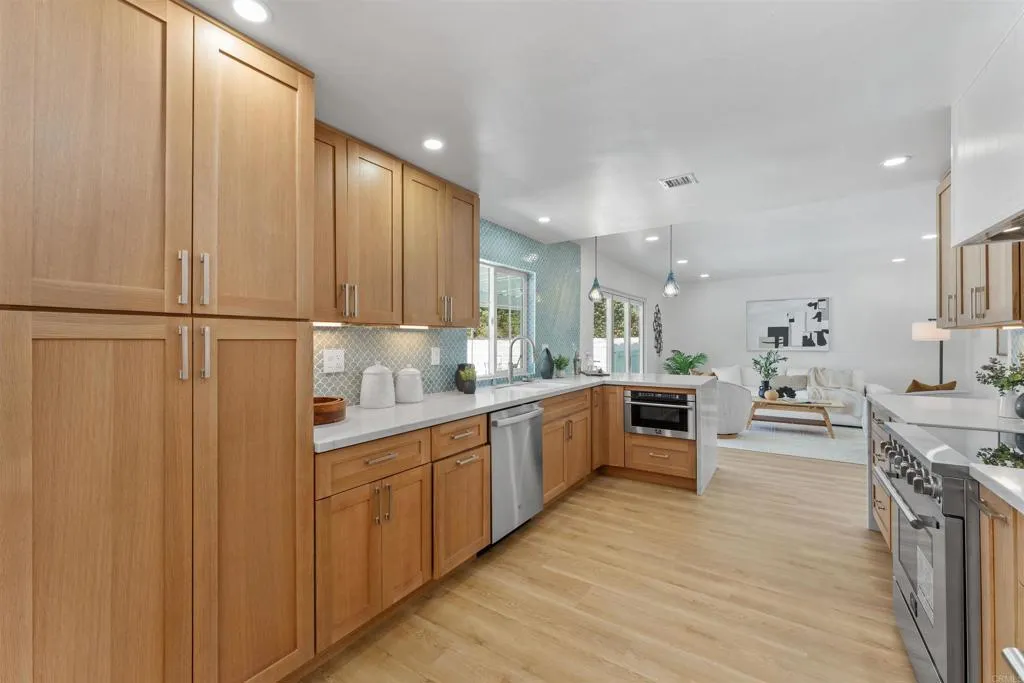 https://cdn.realtyfeed.com/cdn/127/306533757/dcd92b7e94865d0b72a69fbd7a3a80f5.webp
