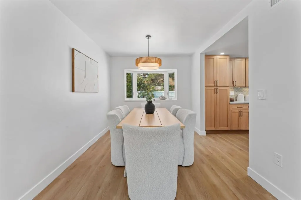 https://cdn.realtyfeed.com/cdn/127/306533757/f1eef5c684bc93e2142a4166c6a46a27.webp