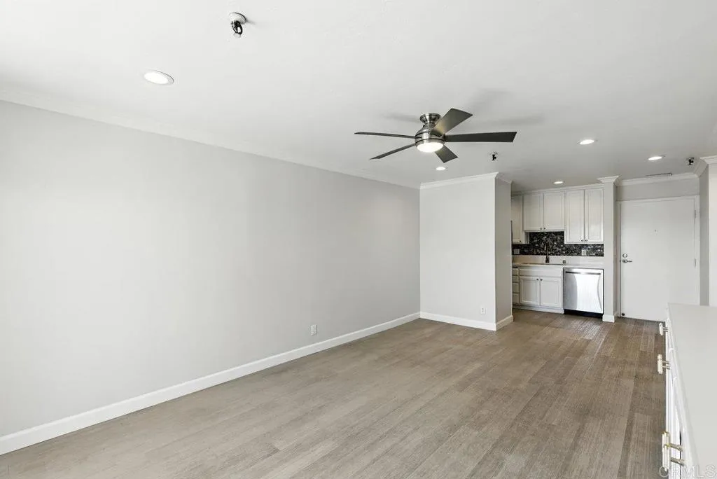 https://cdn.realtyfeed.com/cdn/127/306533775/9ee4c8915b9ee56712e0724b24b442d3.webp
