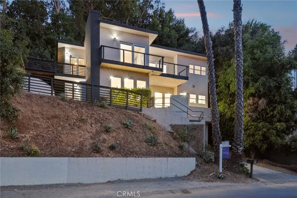 Los Angeles, CA 90068
