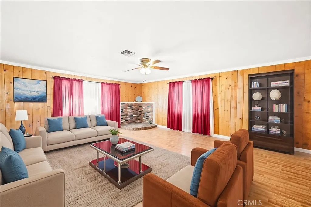 https://cdn.realtyfeed.com/cdn/127/306533849/d2287c035f253f6c2aadb2579292c3c9.webp