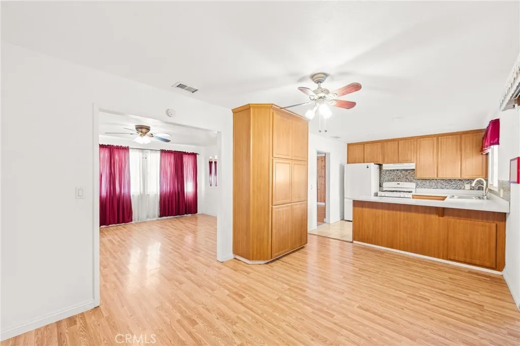 https://cdn.realtyfeed.com/cdn/127/306533849/d480cdabb86355296691c39af475e9e6.webp
