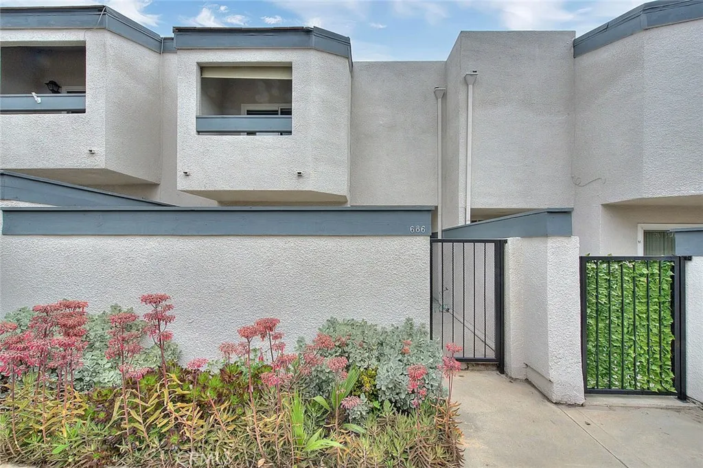 Covina, CA 91723
