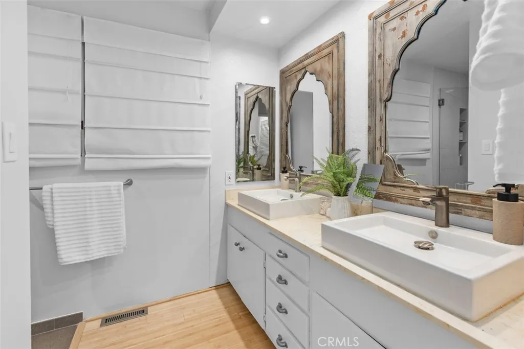 https://cdn.realtyfeed.com/cdn/127/306533901/f36e7eabaff100496c099c782717ae5a.webp