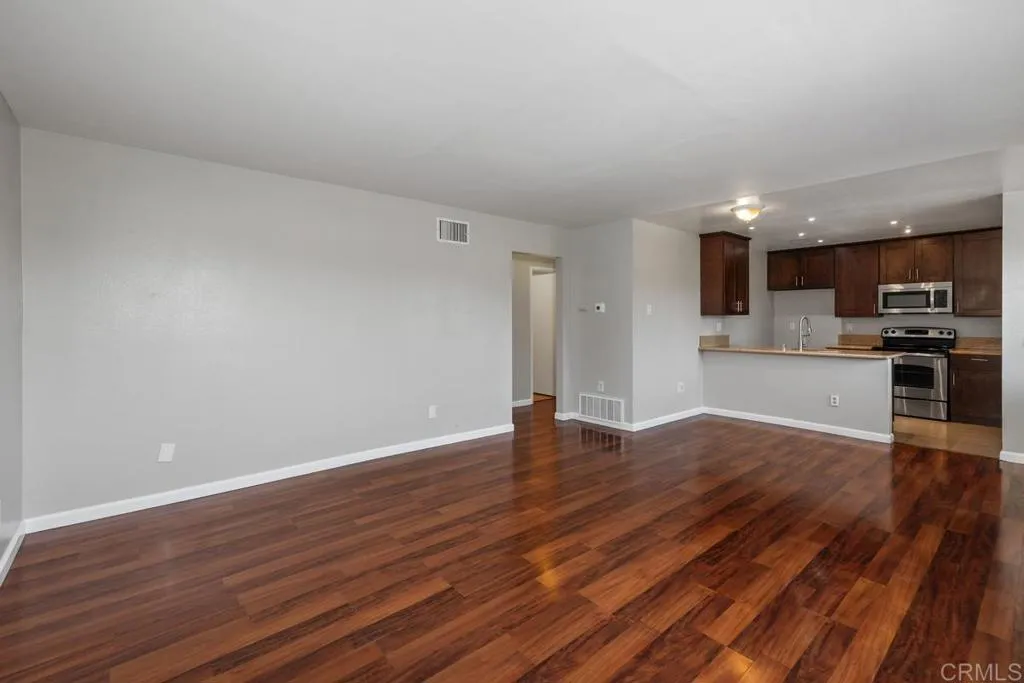 https://cdn.realtyfeed.com/cdn/127/306533924/9d8bb01660226519dff460da7b51caa3.webp