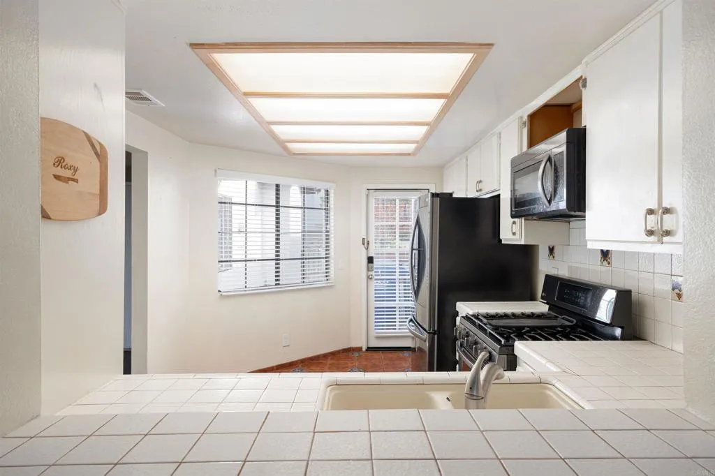 https://cdn.realtyfeed.com/cdn/127/306533937/0378be468210468e4b4784ff42042429.webp