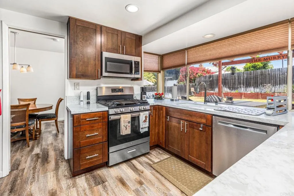 https://cdn.realtyfeed.com/cdn/127/306534069/21bd5f86cfdeb486fdef08e5e743e2c1.webp