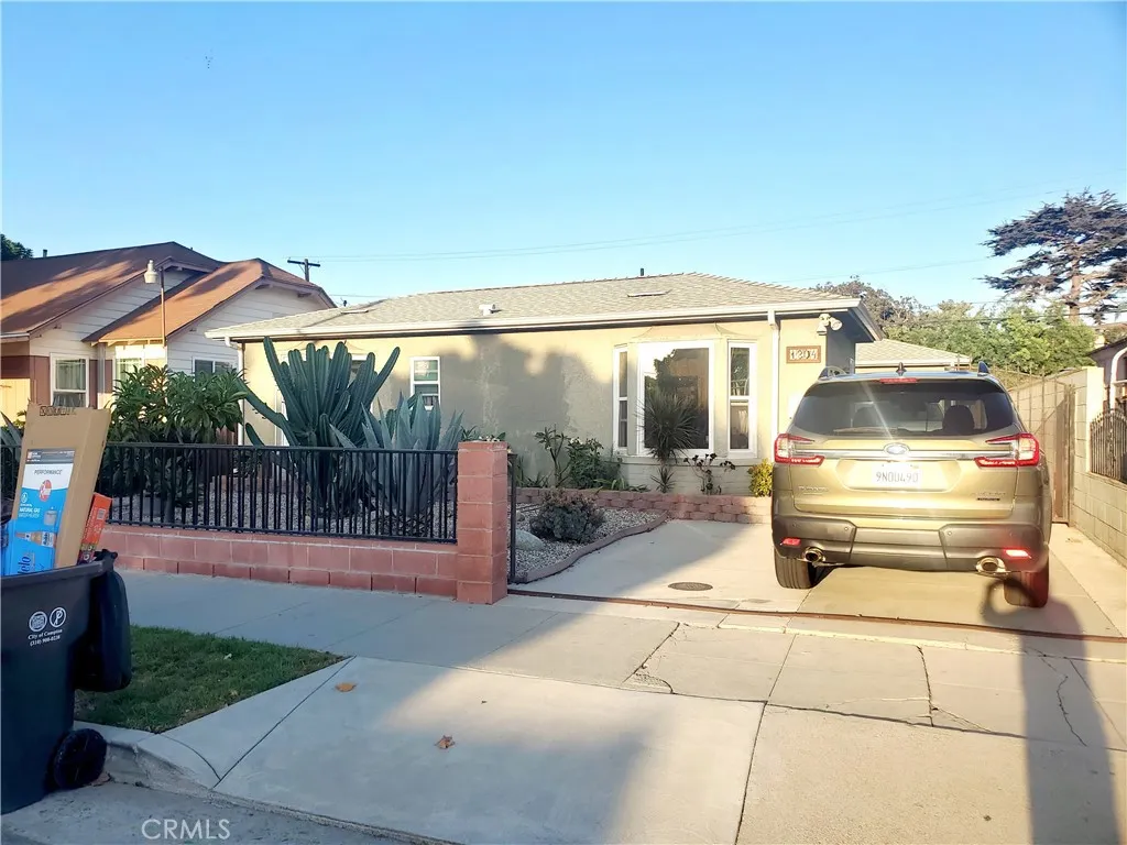 Compton, CA 90221