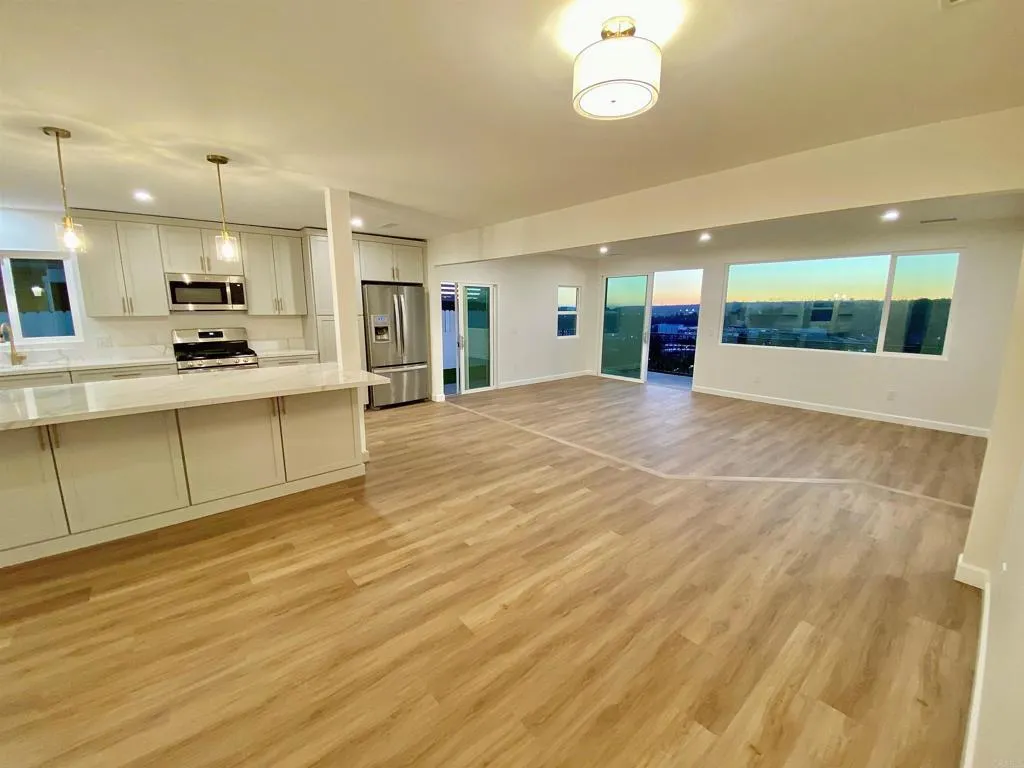 https://cdn.realtyfeed.com/cdn/127/306534124/c3ecac338f5e8647e5c1b90bff654642.webp