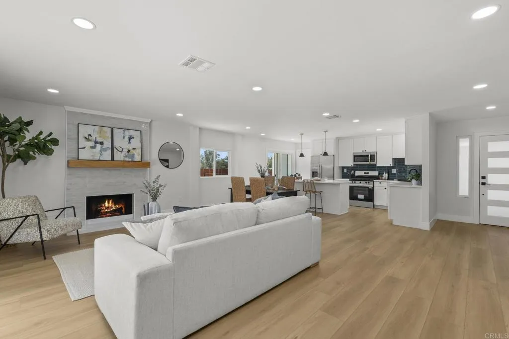 https://cdn.realtyfeed.com/cdn/127/306534229/18fe4a0ff181b758dd210569100f6df5.webp