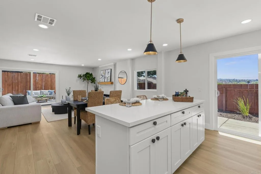https://cdn.realtyfeed.com/cdn/127/306534229/927b80bb03e3d29be10c4db5e5c09422.webp