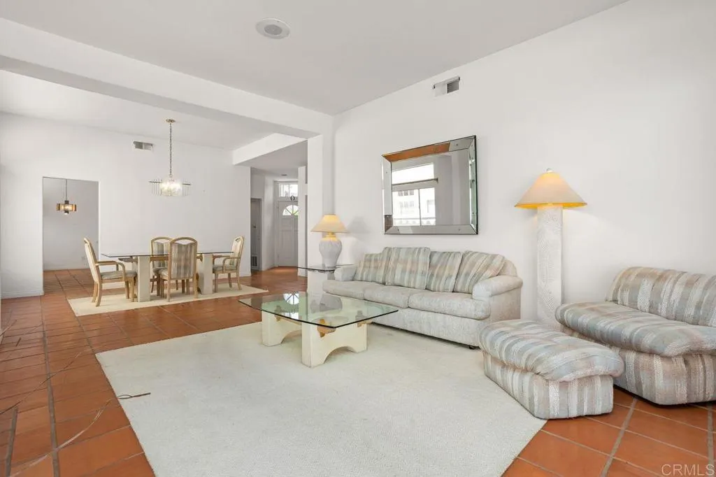 https://cdn.realtyfeed.com/cdn/127/306534380/2ef719119e80b5b435f1d0954e0b3c45.webp