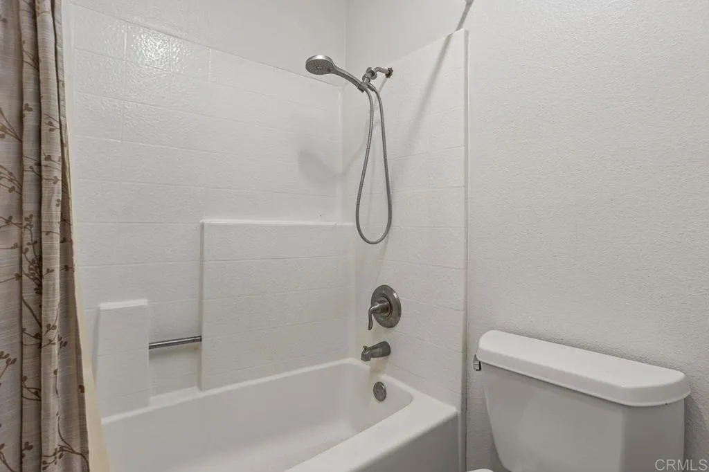 https://cdn.realtyfeed.com/cdn/127/306534380/c26cd672d372aca2ea3ef57667fc05f8.webp