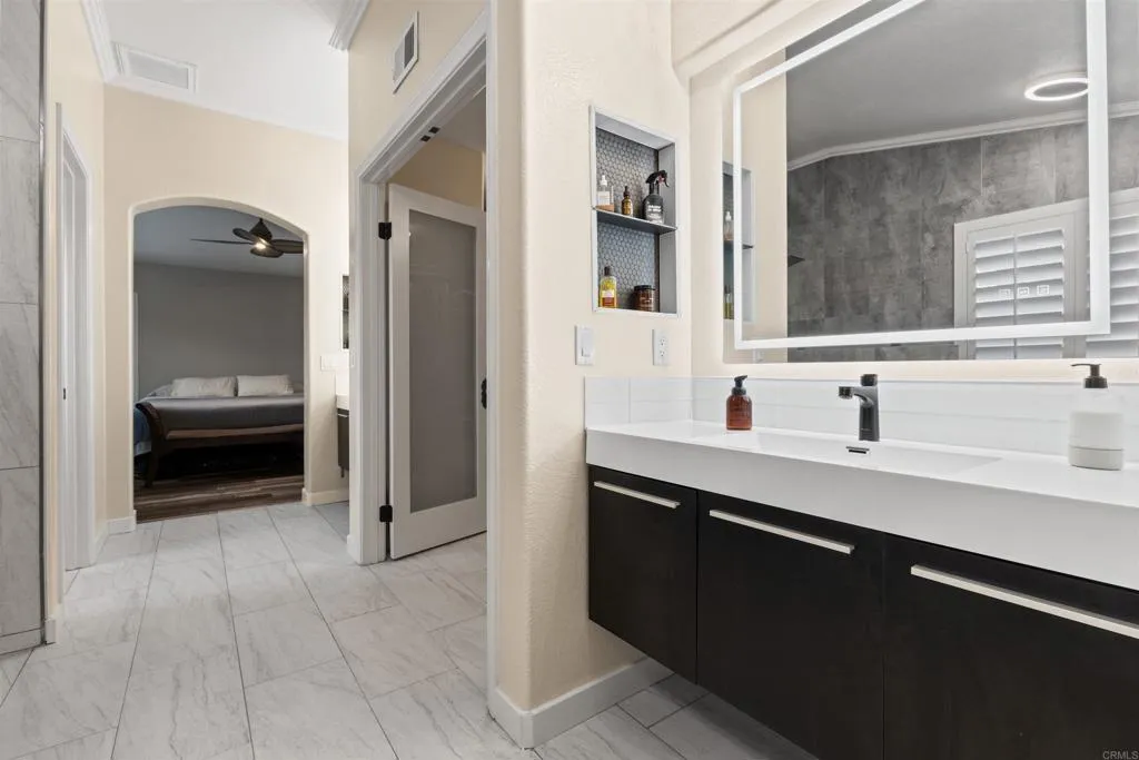 https://cdn.realtyfeed.com/cdn/127/306534564/ce392cf7b24f82821723acd7bebe9c01.webp
