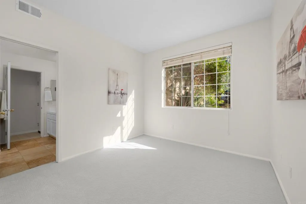 https://cdn.realtyfeed.com/cdn/127/306534607/c4c4ba6aadbb8d230295038ceedaa964.webp