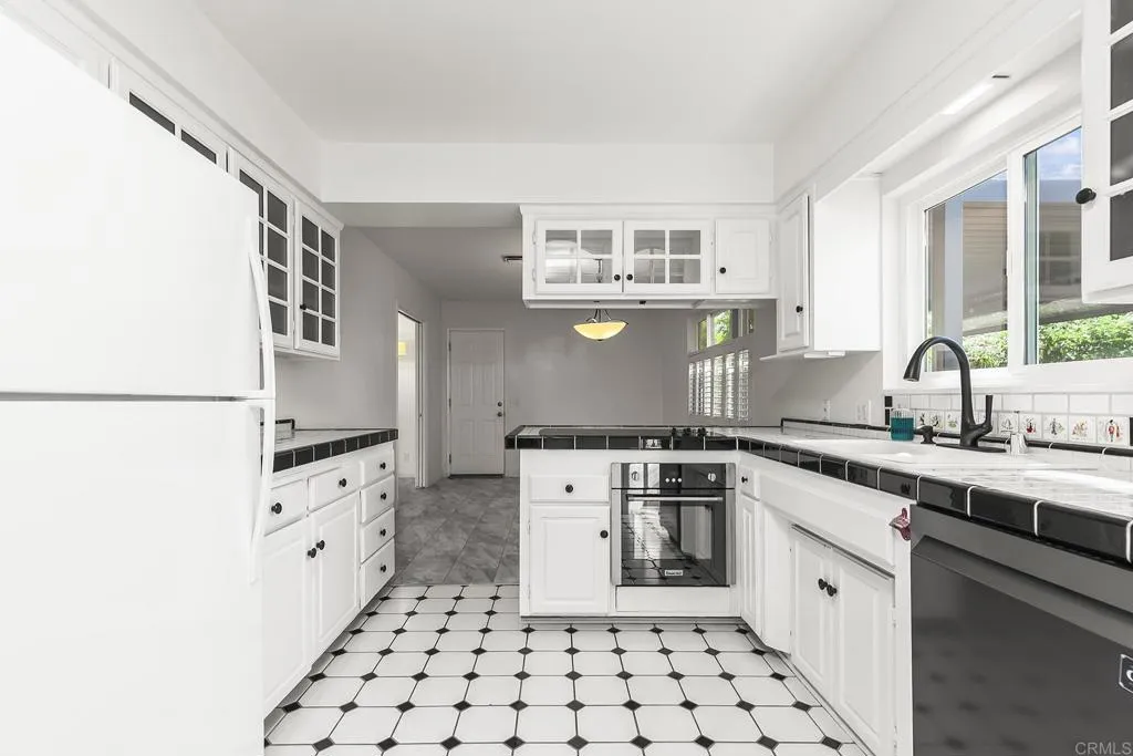 https://cdn.realtyfeed.com/cdn/127/306534662/270eaa457ff1cbb39f4d1a6f59988f0d.webp