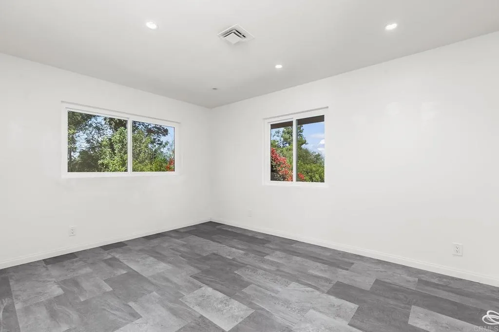 https://cdn.realtyfeed.com/cdn/127/306534662/4c8995b7bfa795eb5025aafb86892eec.webp