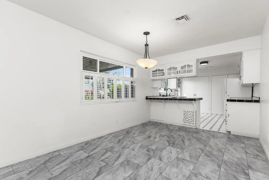 https://cdn.realtyfeed.com/cdn/127/306534662/b97ccd26642464d912a33f255afd7473.webp