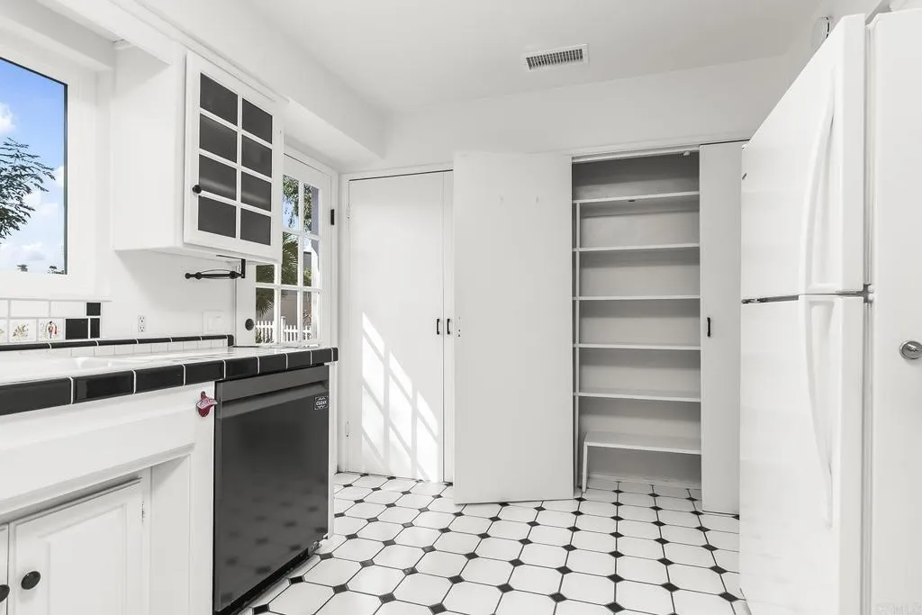 https://cdn.realtyfeed.com/cdn/127/306534662/eb1bf6fa1d89aa02ccd9fce0df69b8e0.webp
