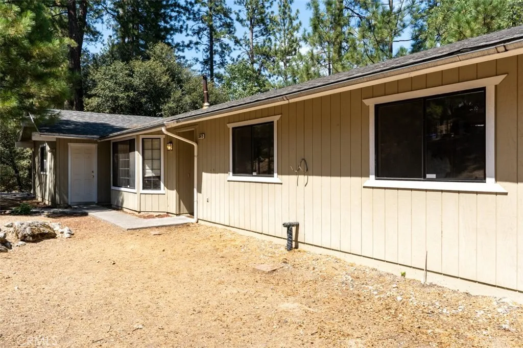 38475 Sierra Lakes Drive, Oakhurst, CA 93644