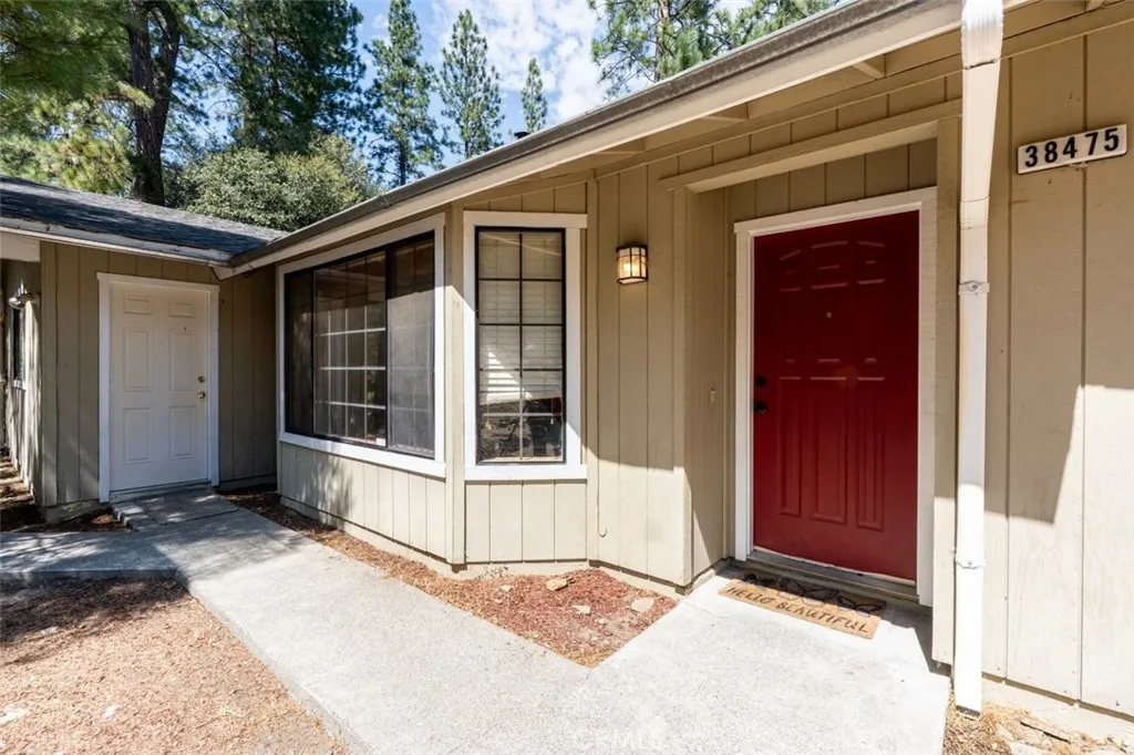 38475 Sierra Lakes Drive, Oakhurst, CA 93644 - Photo 3 of 56, Oakhurst, CA