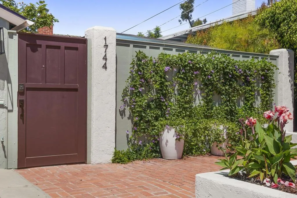 https://cdn.realtyfeed.com/cdn/127/306534682/6edd5d3e744a9c08b47bf6a09ae089c6.webp
