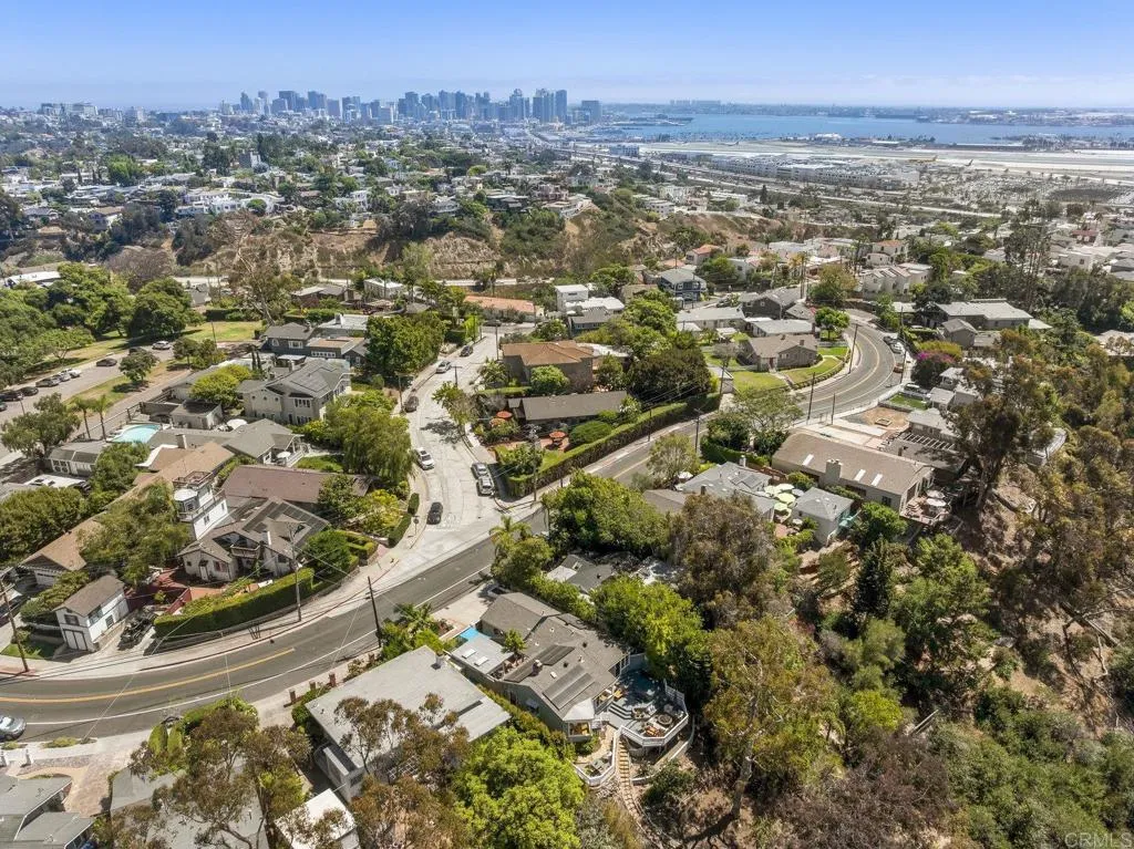 https://cdn.realtyfeed.com/cdn/127/306534682/b910aa57f68a4435e19646bc9941af10.webp